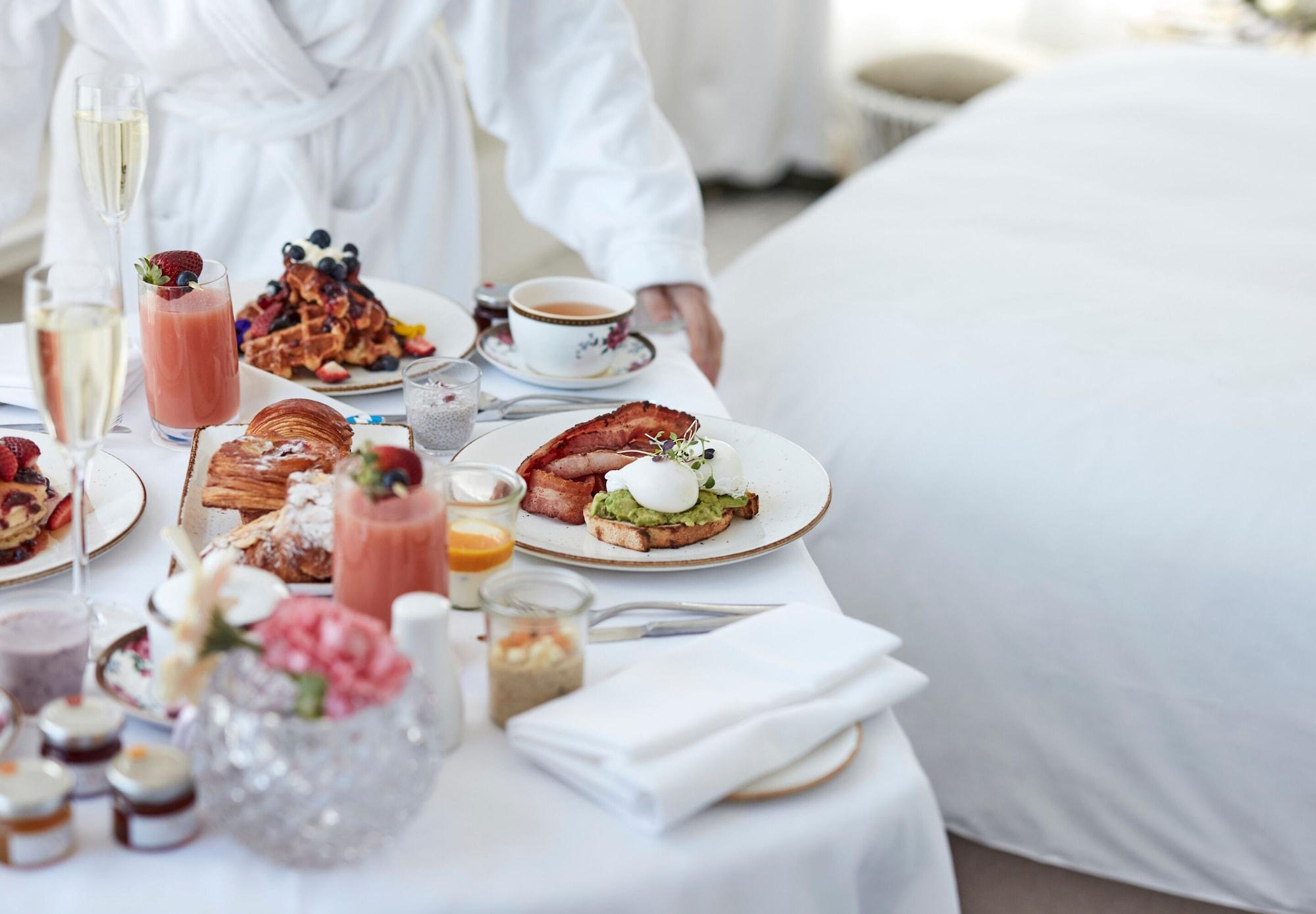 Отель The Langham Мельбурн Экстерьер фото Room service