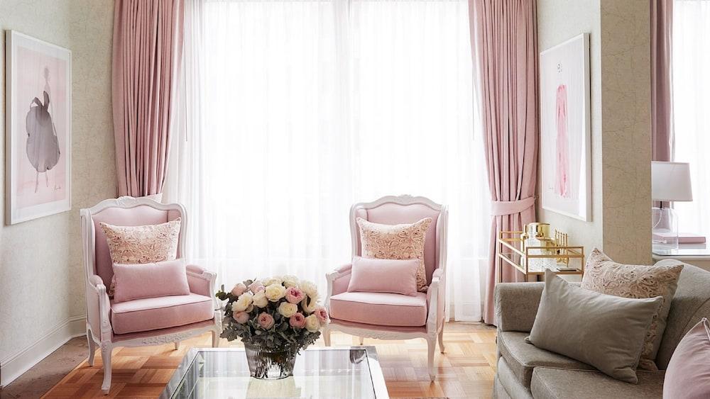 Отель The Langham Мельбурн Экстерьер фото A living room with a pink color scheme