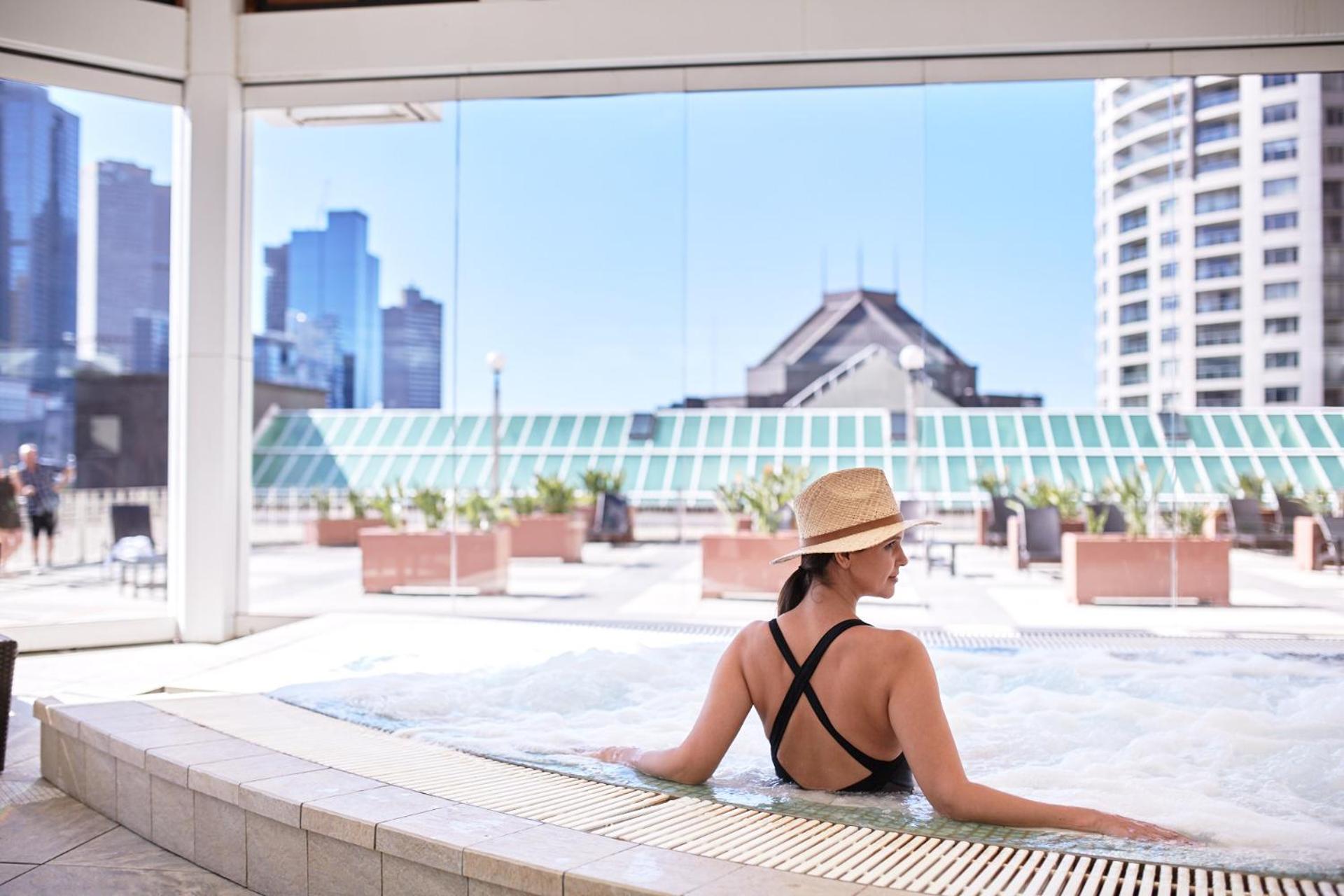Отель The Langham Мельбурн Экстерьер фото The rooftop pool at the InterContinental Sydney